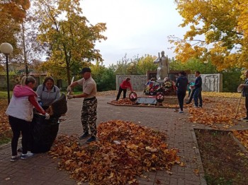 Нижегородские спортсмены облагородили мемориалы и памятники героям Великой Отечественной войны