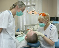 Почти треть россиян из-за финансовых проблем стали реже посещать стоматолога – опрос