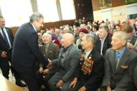 
Леонид Черкесов принял участие в традиционной праздничной встрече с пожи-лыми жителями Южного поселка города Чебоксары

