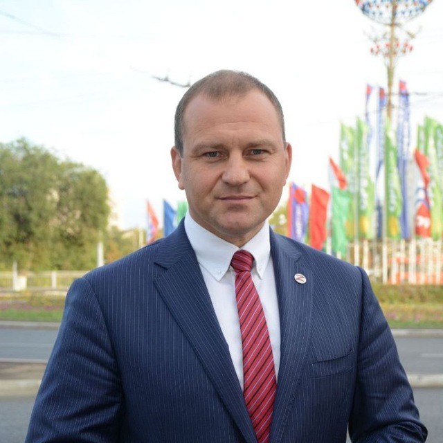 Мэр Оренбурга Сергей Салмин уходит добровольцем на СВО Мэр Оренбурга Сергей Салмин уходит добровольцем на СВО