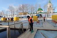 Четыре крещенские купели вырублены в прибрежной зоне р.Волга у Свято-Троицкого монастыря в Чебоксарах