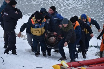  Более 10 человек спасали провалившегося под лёд рыбака в  Йошкар-Оле