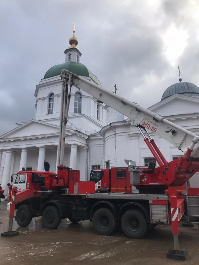Пожар произошёл в храме Троицы Живоначальной в Нижегородской области (ВИДЕО) Пожар произошёл в храме Троицы Живоначальной в Нижегородской области (ВИДЕО)