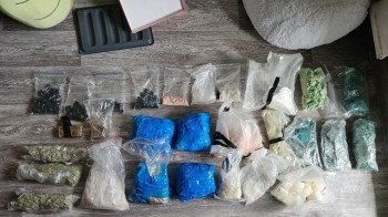 Около 6 кг наркотиков изъяли в сбытчицы в Тольятти Около 6 кг наркотиков изъяли в сбытчицы в Тольятти