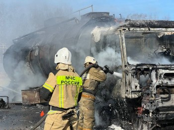 Iveco и две автоцистерны сгорели в промзоне Дзержинска