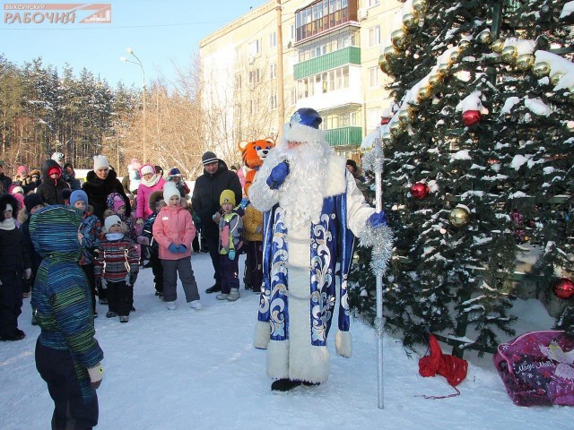 "Новогодний экспресс" курсирует по дворам Выксы