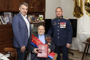 Ветеран ВОВ Николай Шишкин стал "Почетным гражданином Нижнего Новгорода" Ветеран ВОВ Николай Шишкин стал "Почетным гражданином Нижнего Новгорода"