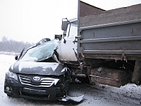 В Нижегородской области в результате столкновения Toyota с грузовиком погибли водитель и пассажир иномарки