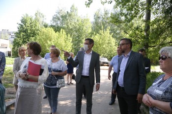 Глава Нижнего Новгорода проверил благоустройство у дома № 4/1 по ул.композитора Касьянова