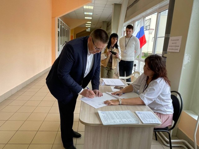 Глава Богородского округа Алексей Коротков проголосовал на избирательном участке