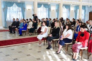 50 молодых воспитателей Башкирии получили денежные сертификаты к профпразднику