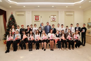 Паспорта 30 нижегородским школьникам торжественно вручили в рамках акции "Мы – граждане России!"
