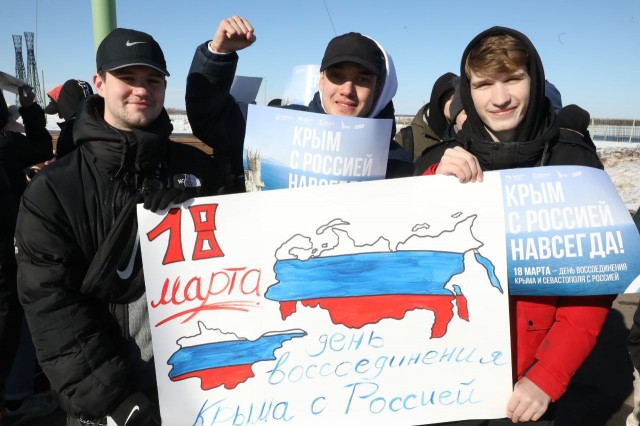 Патриотический флешмоб в честь воссоединения Крыма с Россией объединил 1,2 тыс. нижегородцев