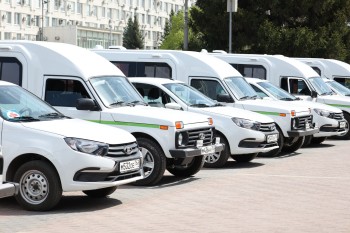 Почти 60 санитарных автомобилей передали медучреждениям Самарской области 