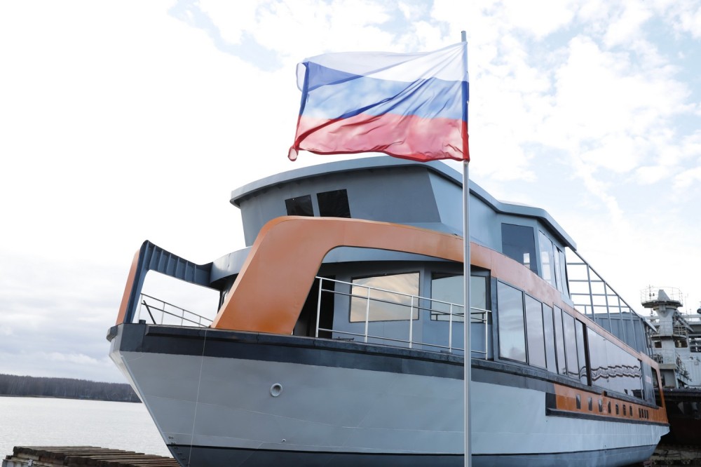 Первое речное электрическое колесное судно «Минин» спущено на воду в Чкаловске