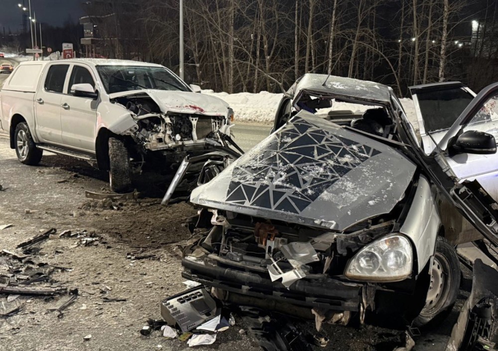 Двое погибли при столкновении Lada Priora с пикапом Sollers в Ижевске