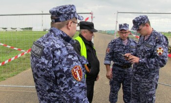 Росгвардия проверила владельцев оружия в Большом Козино Нижегородской области в преддверии Alfa Future People