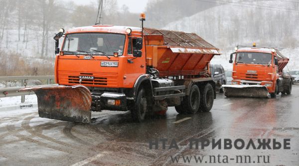 Более 110 единиц техники и 390 дорожных рабочих чистили улицы Нижнего Новгорода во время снегопада в ночь на 4 ноября