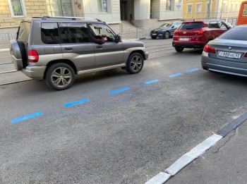 Синюю разметку наносят на платные парковки в Нижнем Новгороде