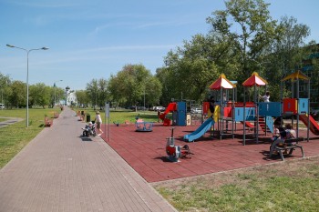 Современные детские площадки появились в Московском районе по проекту «Вам решать!»