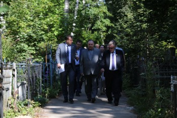 Депутаты констатировали улучшение ситуации с вывозом мусора с нижегородских кладбищ