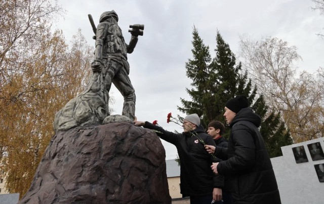 Депутат ЗС НО совместно с ХК “Старт” отправили партию гумгруза на СВО Депутат ЗС НО совместно с ХК “Старт” отправили партию гумгруза на СВО