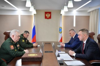 Губернатор Роман Бусаргин провёл встречу с и.о. командующего ЦВО Александр Линьков провели рабочую встречу в Саратове