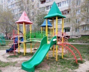 Ограничительные ленты отсутствовали на 66 из 72 проверенных детских площадках Чебоксар