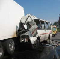 В Дзержинске в результате столкновения автобуса с грузовиком пострадали 15 пассажиров