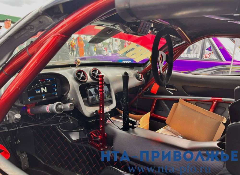 Участников стихийных автогонок устанавливают в Самаре