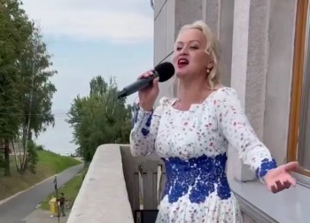 Дарья Сикальская выступила на "Музыке балконов" в Чкаловске
