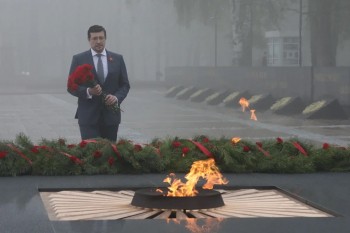 Возложение цветов у Вечного огня в Нижегородском кремле и зажжение Вечного огня на площади Славы 9 мая 2020 года