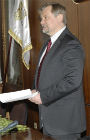 Булавинов вручил четырем лучшим школам Н.Новгорода сертификаты на получение компьютерной техники 