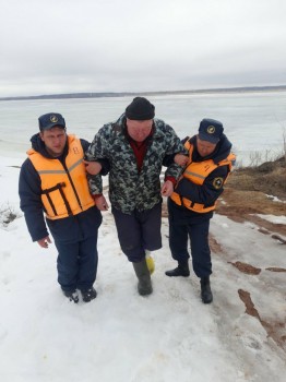  Сломавшего ногу нижегородского рыбака эвакуировали с помощью судна на воздушной подушке