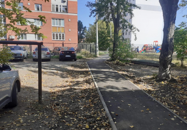 Дорожное покрытие, тротуар и стелу отремонтировали после обращений нижегородцев к Юрию Шалабаеву