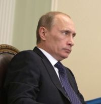 Путин считает, что зарплата руководителей должна быть привязана к зарплате персонала 