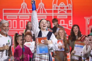 София Фадеева из Татарстана с "Хава нагила" получила гран-при в "Родники. Дети"