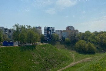 Испанский художник рисует гигантский портрет Максима Горького в Нижнем Новгороде