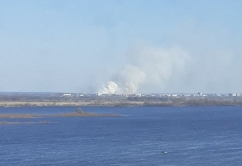 Поля за Борским мостом загорелись в Нижегородской области