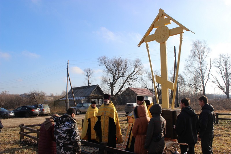 Поклонный крест освящен в деревне Лихачи Дивеевского района Нижегородской области