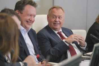 Андрей Костин посоветовал хранить деньги на депозитах и спрогнозировал скорое оживление экономики