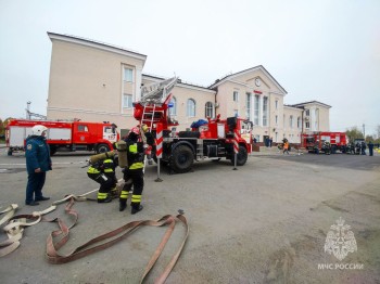 Арзамасские спасатели отработали тушение пожара на вокзале