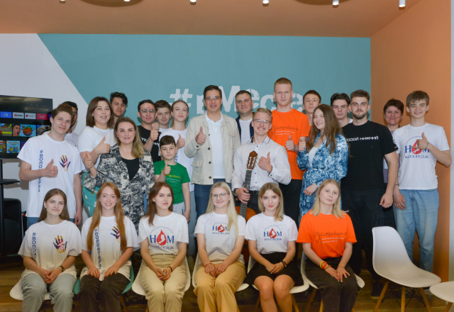 Юрий Шалабаев вместе с жителями Ленинского района открыл соседский центр