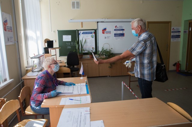 "Голосуя на избирательном участке, чувствовал себя безопасно, потому что все меры соблюдены", - Вадим Булавинов