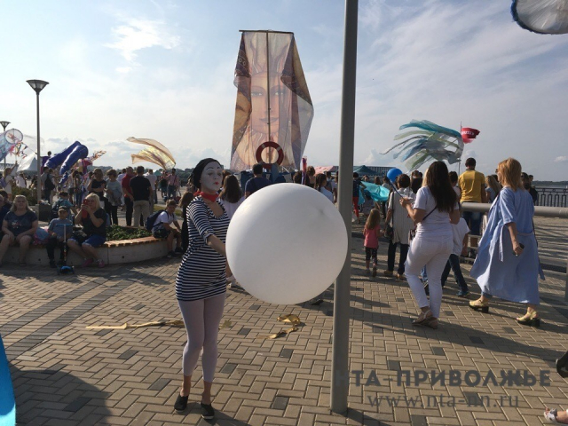 Спектакли уличных театров покажут у Нижегородской ярмарки Спектакли уличных театров покажут у Нижегородской ярмарки