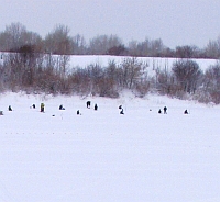 В Нижегородской области на Волге под лед провалились 3 рыбака, один из них погиб

