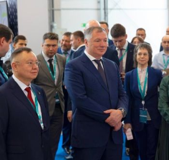 Марат Хуснуллин оценил стенды регионов ПФО на выставке KazanForum Марат Хуснуллин оценил стенды регионов ПФО на выставке KazanForum