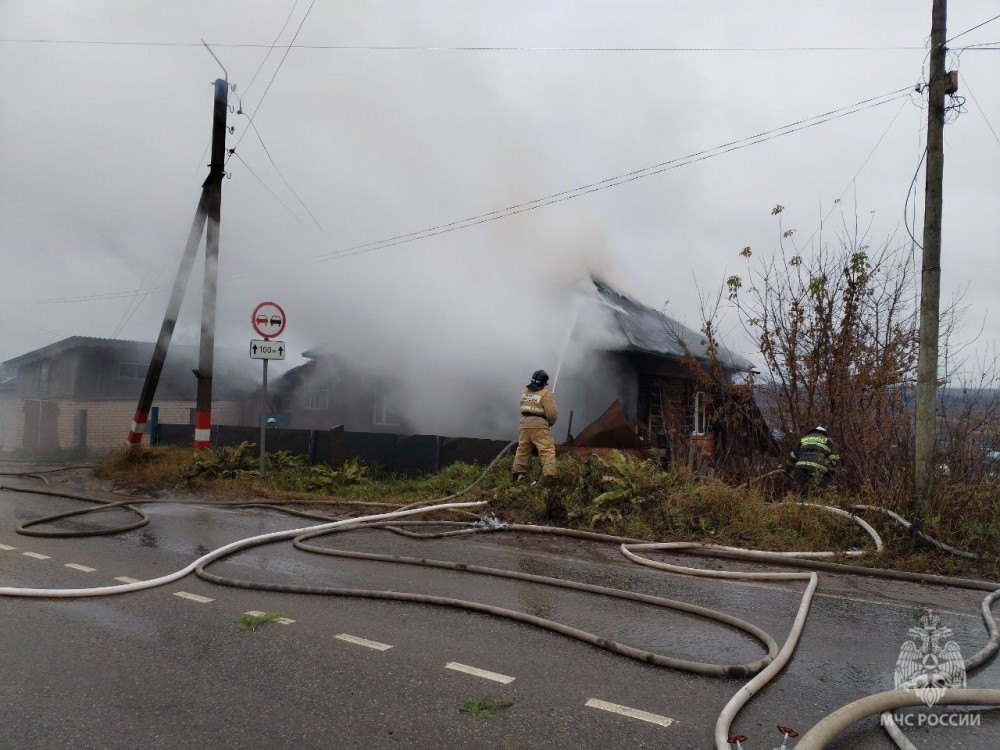 Дом в Уренском округе вспыхнул из-за детской шалости
