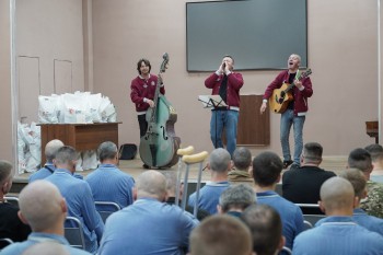 Концерты в честь Дня флага прошли в госпитале и воинских частях Нижегородской области Концерты в честь Дня флага прошли в госпитале и воинских частях Нижегородской области