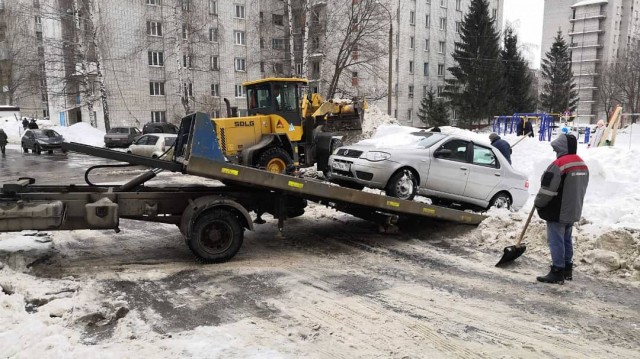 Мешающие снегоуборочной технике автомобили эвакуируют в Чебоксарах Мешающие снегоуборочной технике автомобили эвакуируют в Чебоксарах
